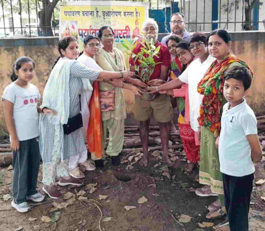 राष्ट्रीय जड़ी-बूटी दिवस पर लखीसराय में वृक्षारोपण कार्यक्रम
